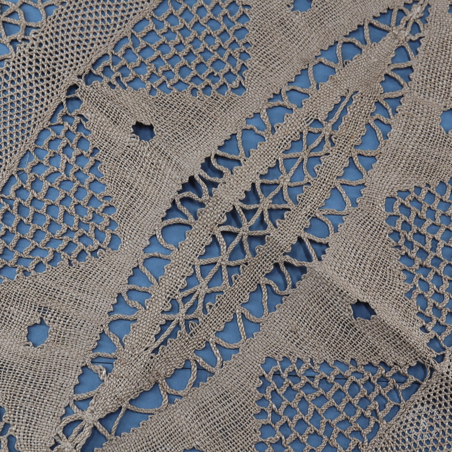 Oval Doily - Large Pyramids
