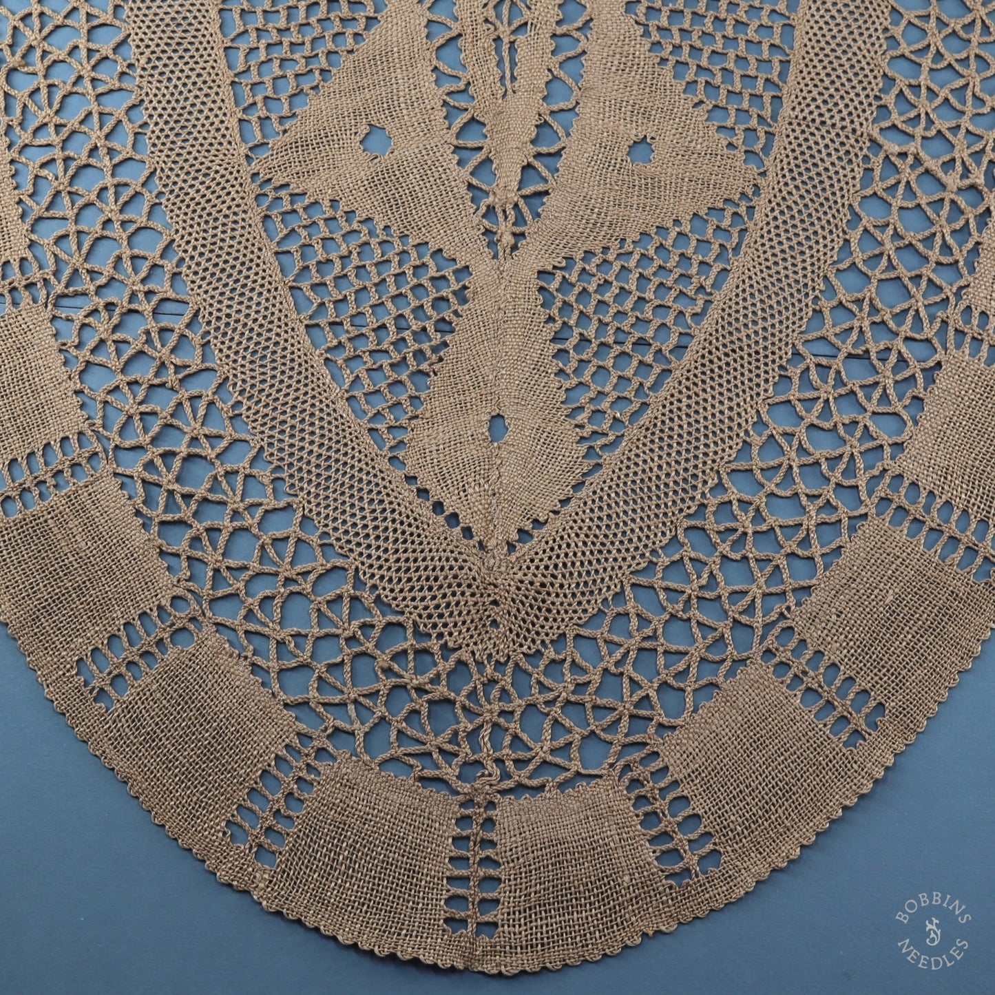 Oval Doily - Large Pyramids