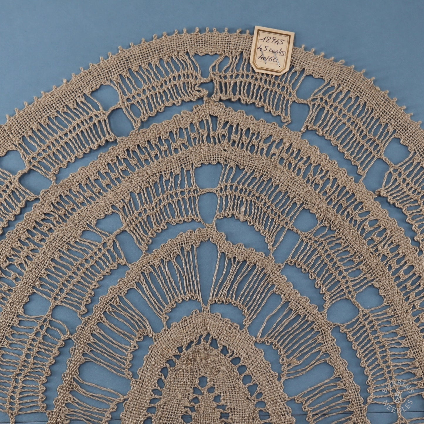 Oval Doily - Crown