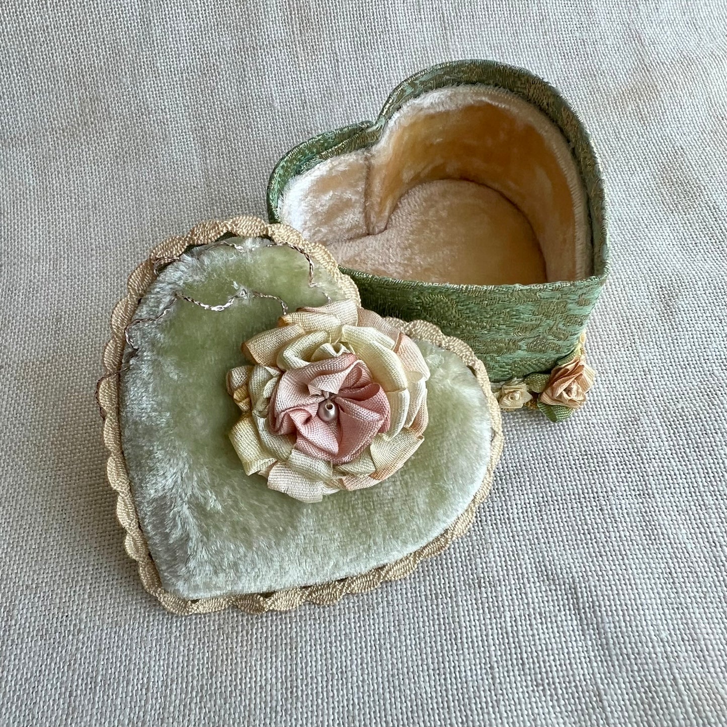 Sage/Peach- Tiny Heart Box