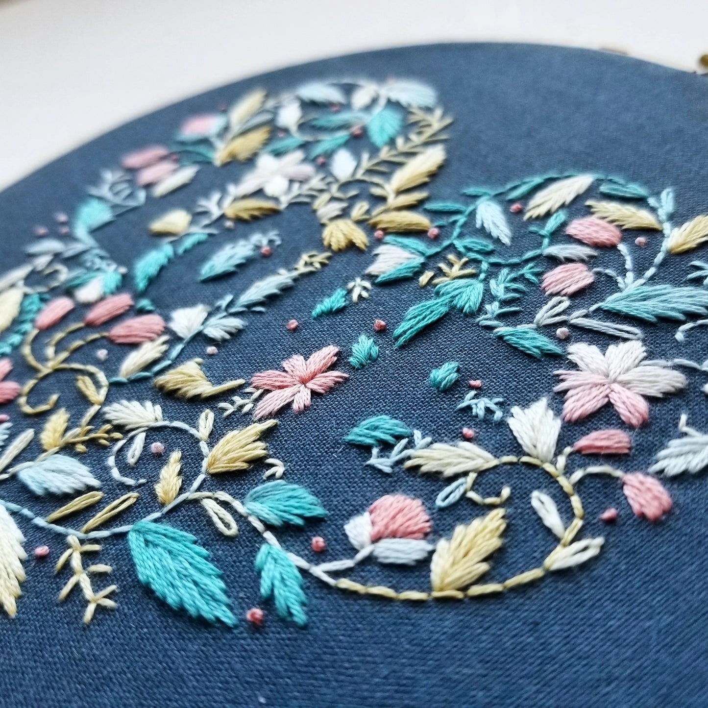 « Love » Embroidery Kit