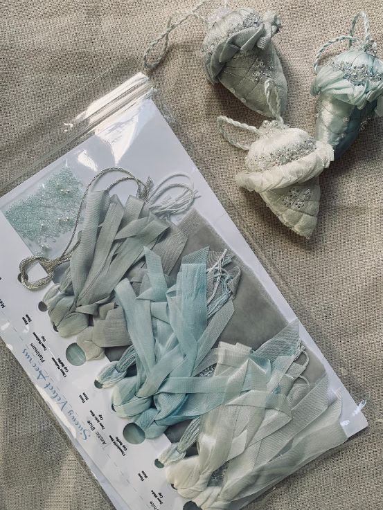 Velvet Acorn Ornament Set Kit - Snowy Mix