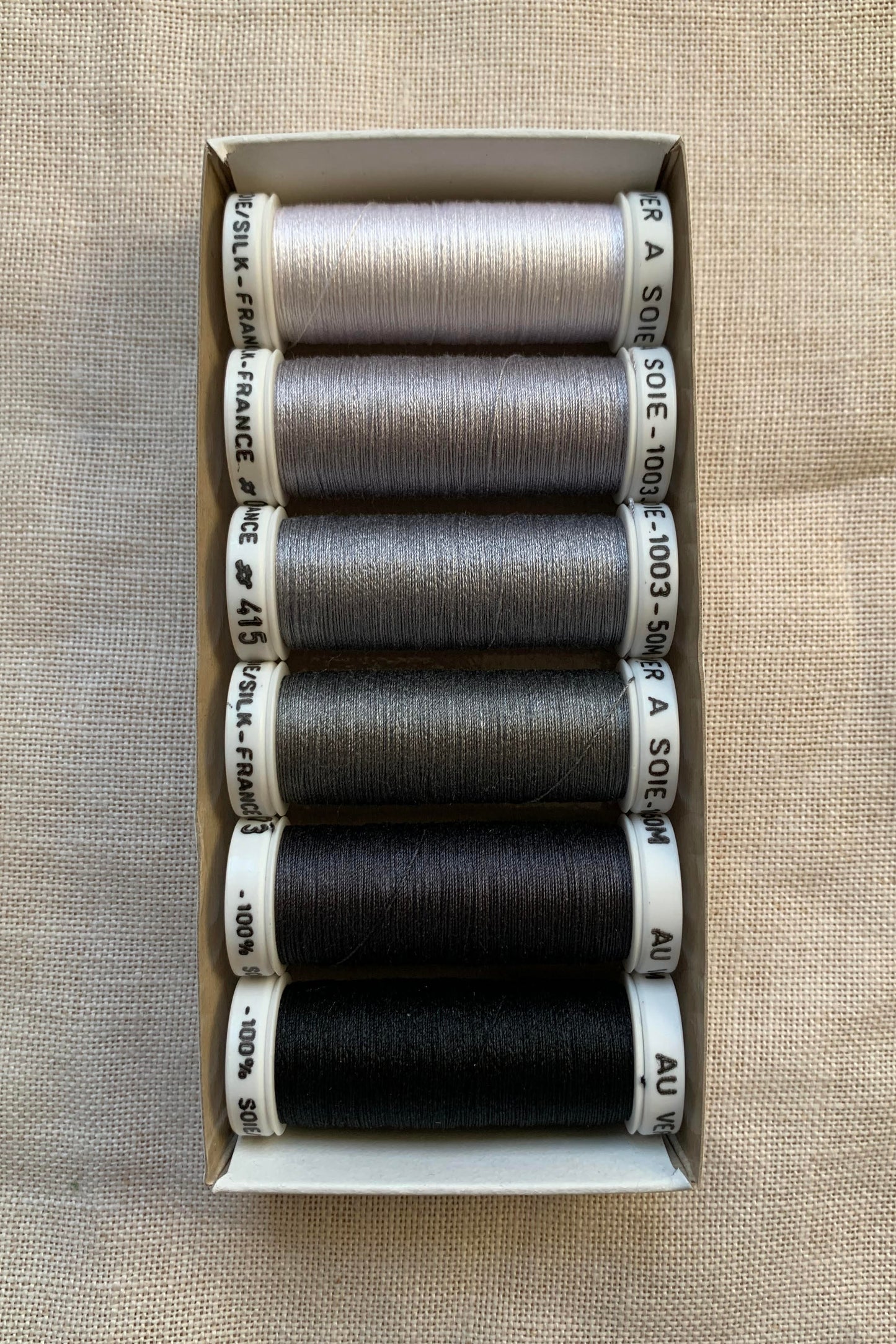 Soie 1003 - Black & White