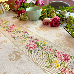 Spring Elegance - Table Runner
