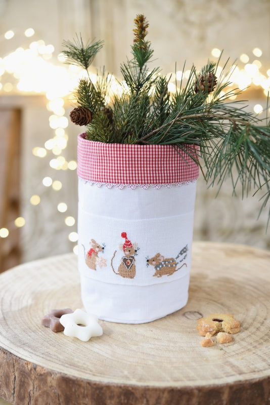 Frohes Fest - "Happy Holidays" Leaflet by Christiane Dalhbeck