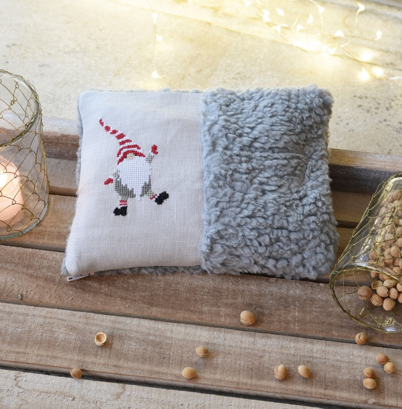 Frohes Fest - "Happy Holidays" Leaflet by Christiane Dalhbeck