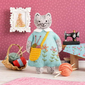 Mrs. Cat Loves Knitting Kit