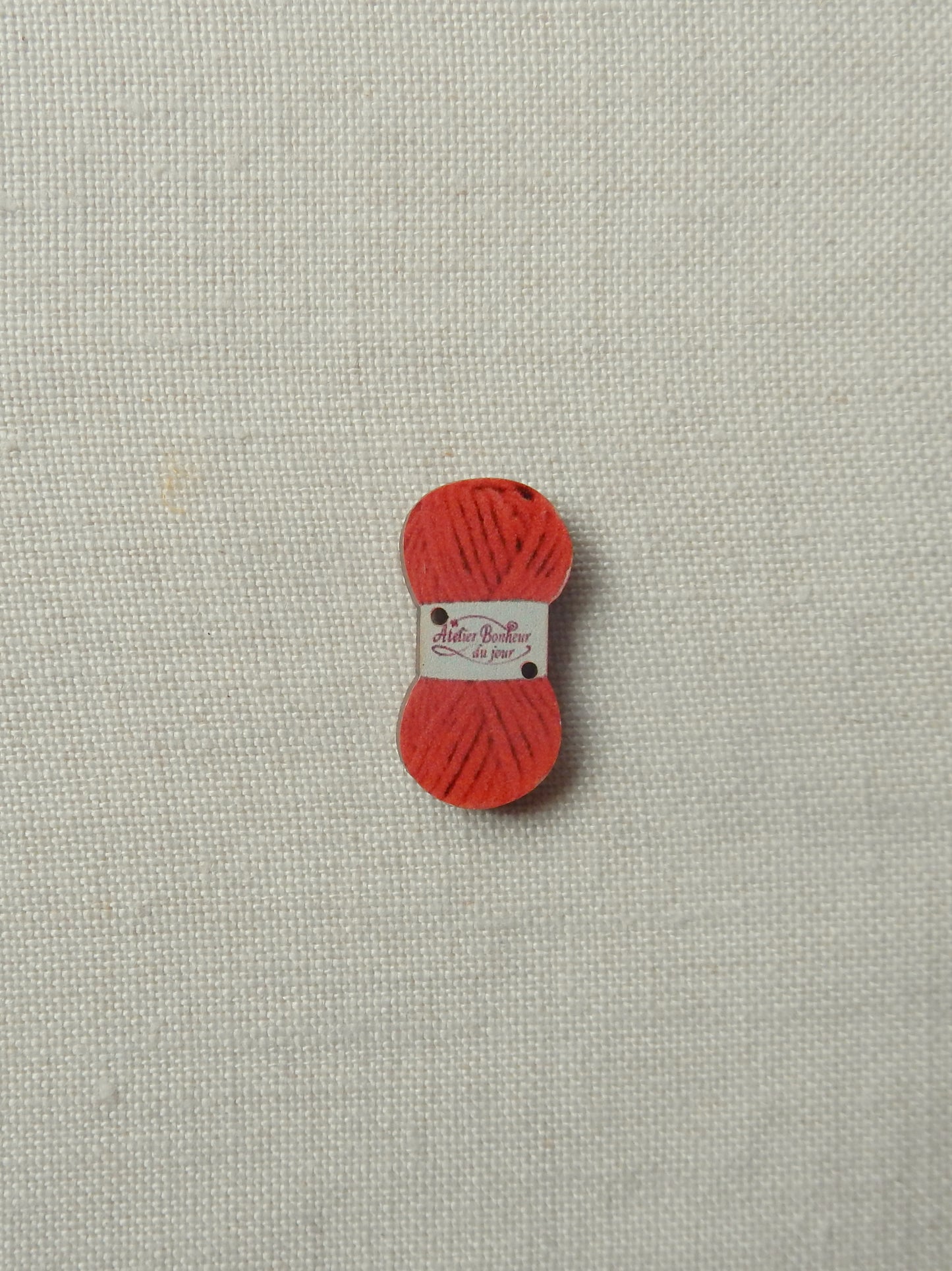 Yarn button - red
