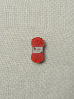 Yarn button - red